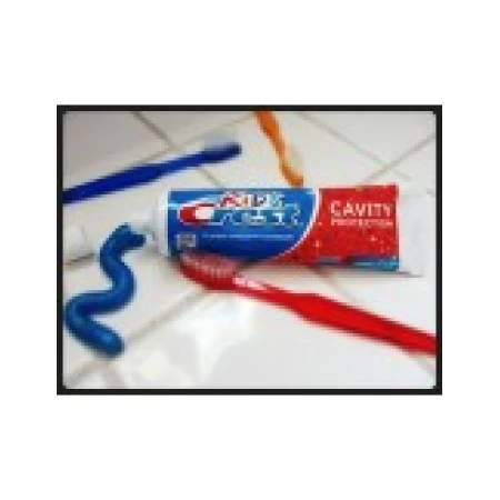 Pasta de Dinti Copii, Crest, Sparkle Fun, Aroma Bubble Gum, Culoare Albastra, 130gr